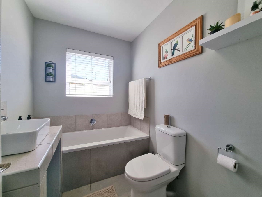 3 Bedroom Property for Sale in Sandbaai Western Cape